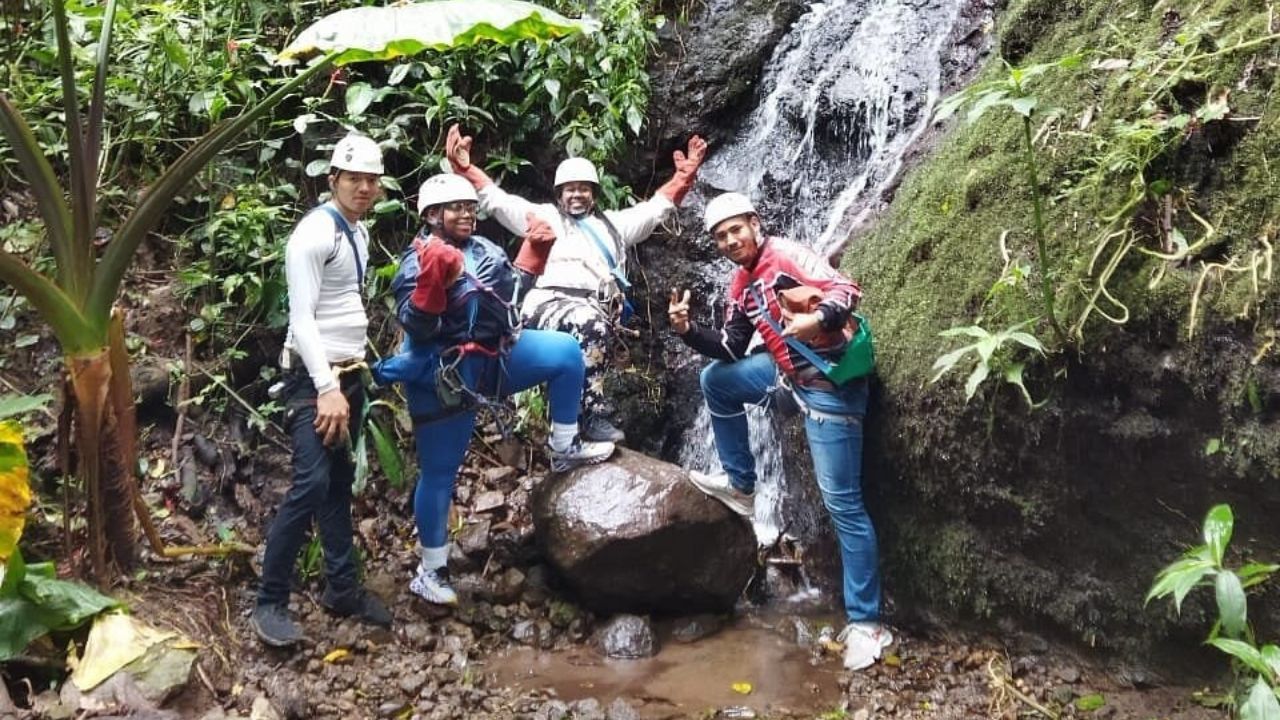 best-costa-rica-waterfalls-zipline-adventure-guide